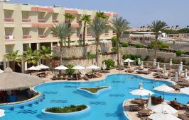 DOUBLETREE BY HILTON SHARKS BAY RESORT