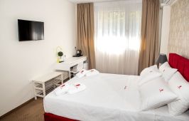 City Plaza Apartments & Rooms