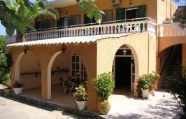 River Studios And Apartments