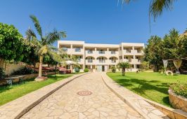 Remezzo Apartments & Studios