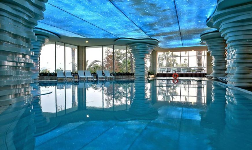 Турция подогреваемый бассейн. Турция подогреваемый бассейн зимой. Красная поляна сочи термальный бассейн. Отели с крытым бассейном. Делюкс делюкс турция бассейн.