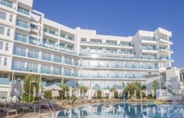 VRISSAKI BEACH HOTEL