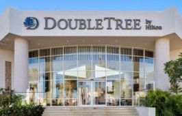 DOUBLETREE BY HILTON SHARKS BAY RESORT BEACH SIDE