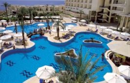 DOUBLETREE BY HILTON SHARKS BAY RESORT